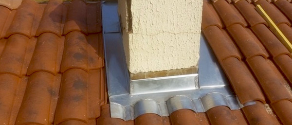 Travaux de couverture - PROMEUCHE : artisan couvreur toiturier en Belgique : Namur, Jumet Charleroi …. Travaux de couverture et faîtage en neuf et en rénovation - Dépannage urgent fuite de votre toiture ! Pose fenêtre de toit Vélux. Pose de zinguerie : gouttières, chéneaux, bandes de rives, noues, descentes, abergements et pieds de cheminée. …PROMEUCHE est une entreprise artisanale en Belgique : Région Wallonne, Flamande et Bruxelles