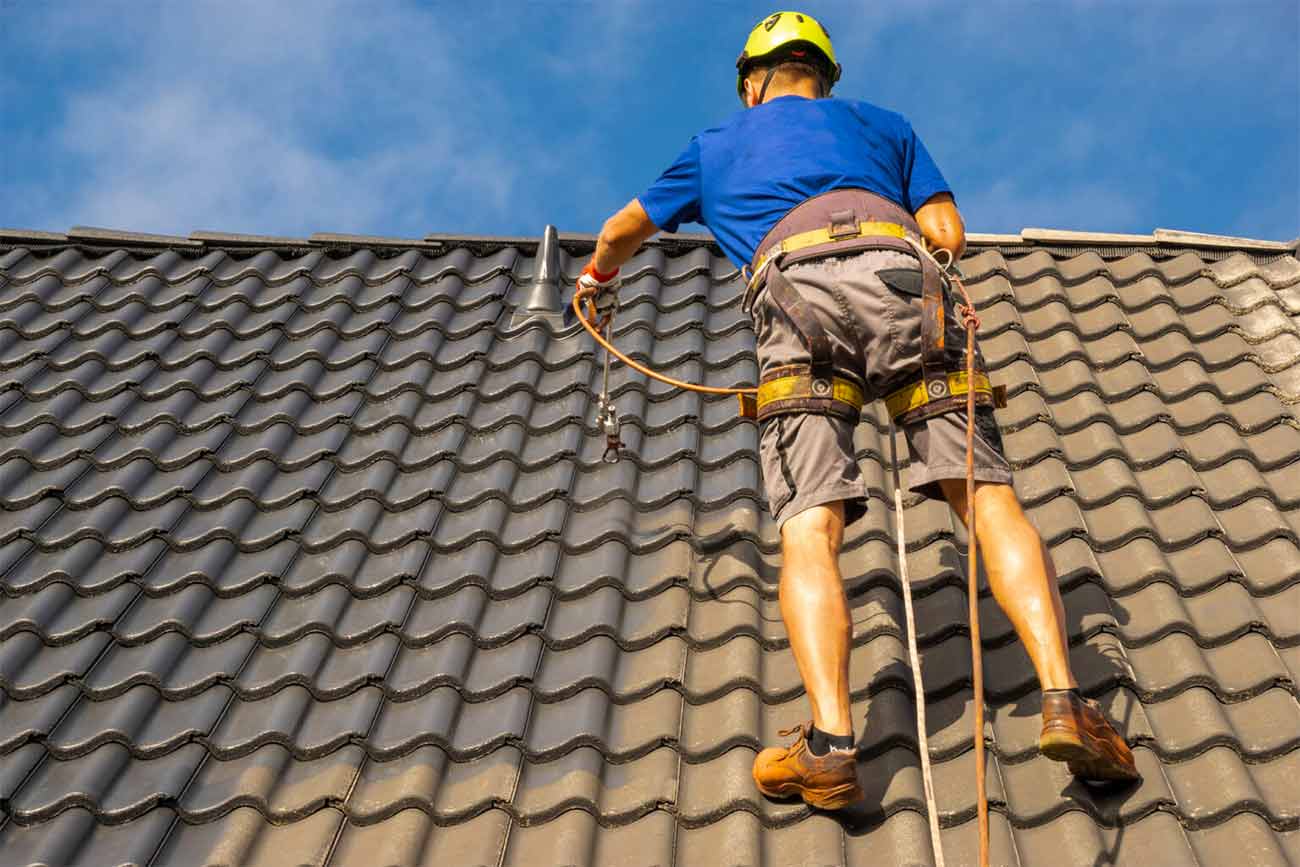 Nettoyage et démoussage toiture : PROMEUCHE Couvreur toiturier en Belgique : Namur, Jumet Charleroi … Nettoyage et démoussage toiture et peinture hydrofuge colorée pour toiture. PROMEUCHE est une entreprise artisanale en Belgique : Région Wallonne, Flamande et Bruxelles